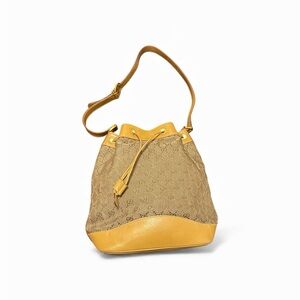Gucci GG Canvas Vintage Shoulder Bag Beige
Gold 0018541627